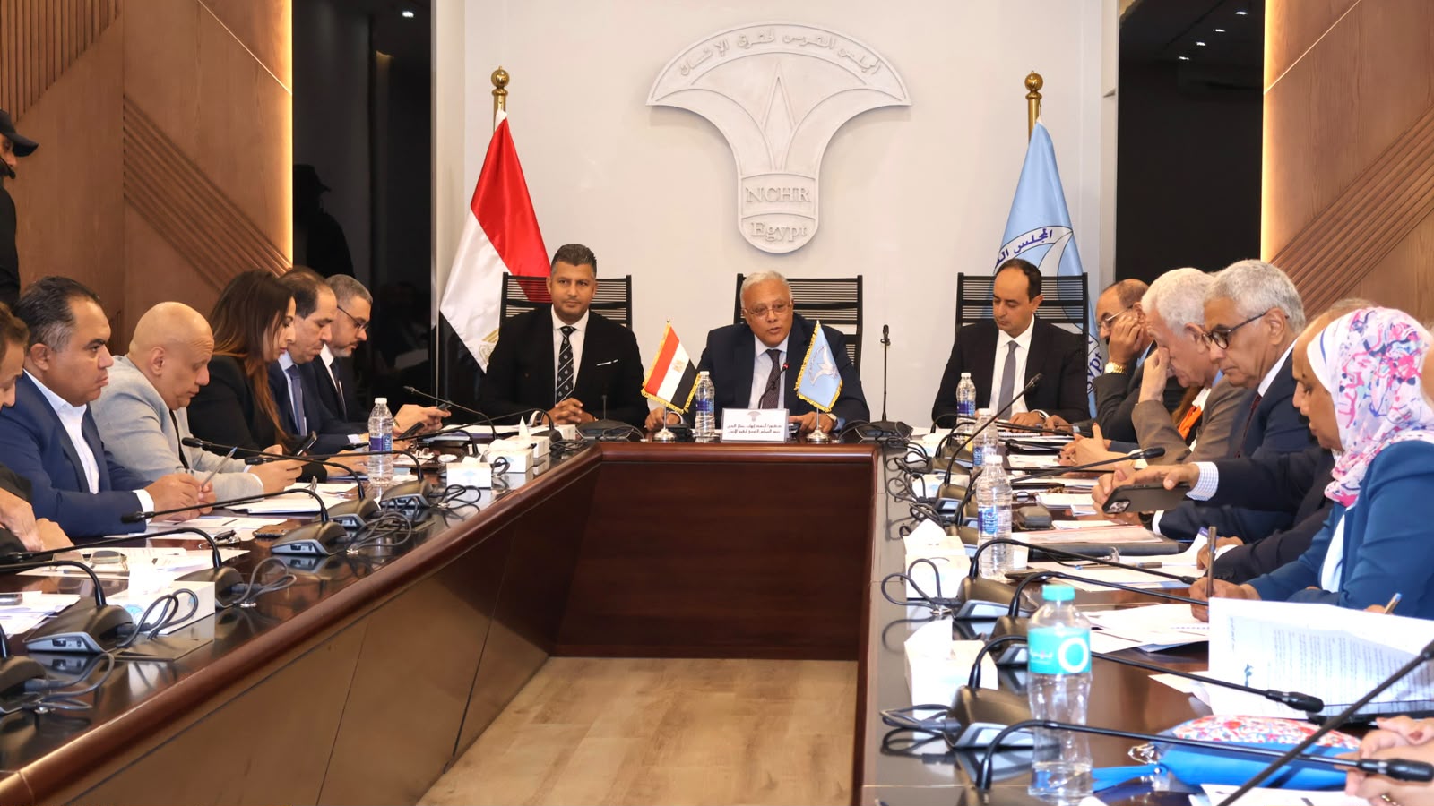  المجلس القومي لحقوق الإنسان يجمع الحكومة والبرلمان والأحزاب والنقابات والمجتمع المدني والخبراء لتقييم الخبرة التطبيقية للقانون 